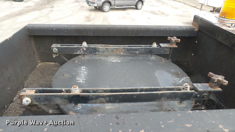 image for item DC2483 1996 International 4700 oil distributor truck