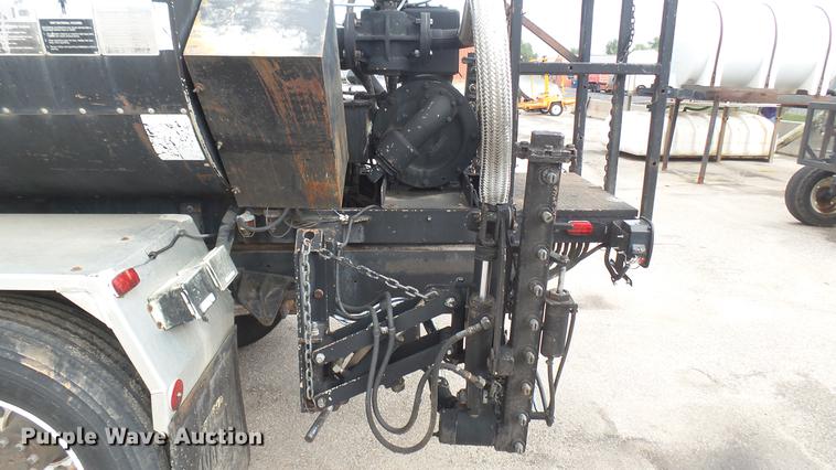 image for item DC2483 1996 International 4700 oil distributor truck