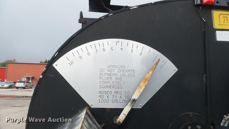 image for item DC2483 1996 International 4700 oil distributor truck