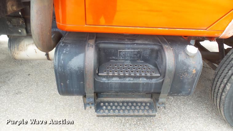 image for item DC2483 1996 International 4700 oil distributor truck