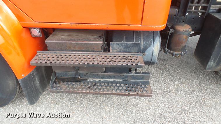 image for item DC2483 1996 International 4700 oil distributor truck