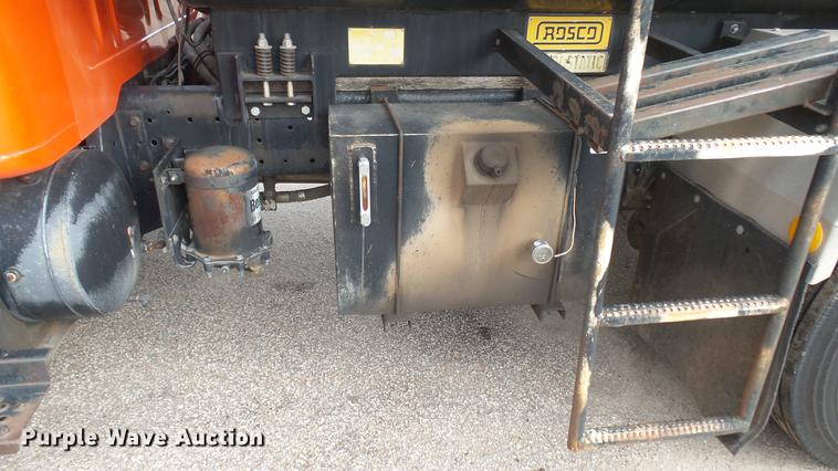 image for item DC2483 1996 International 4700 oil distributor truck