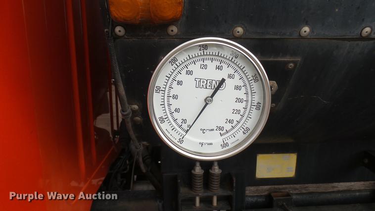 image for item DC2483 1996 International 4700 oil distributor truck