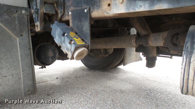 image for item DC2483 1996 International 4700 oil distributor truck