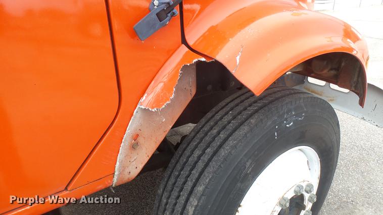 image for item DC2483 1996 International 4700 oil distributor truck