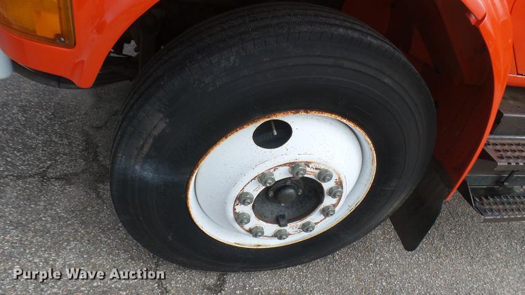 image for item DC2483 1996 International 4700 oil distributor truck