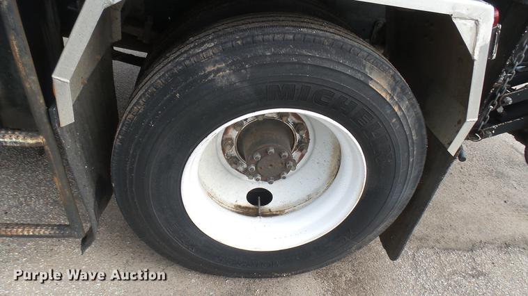 image for item DC2483 1996 International 4700 oil distributor truck