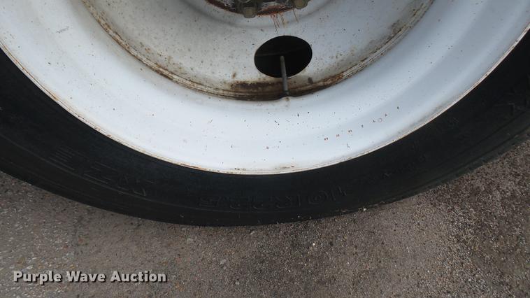 image for item DC2483 1996 International 4700 oil distributor truck