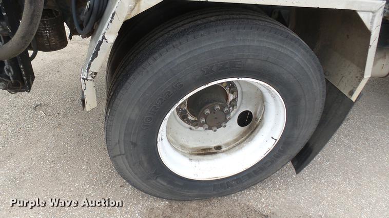 image for item DC2483 1996 International 4700 oil distributor truck