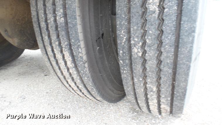 image for item DC2483 1996 International 4700 oil distributor truck