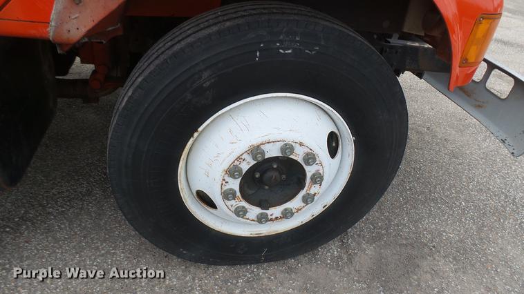 image for item DC2483 1996 International 4700 oil distributor truck