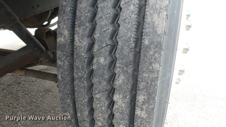 image for item DC2483 1996 International 4700 oil distributor truck