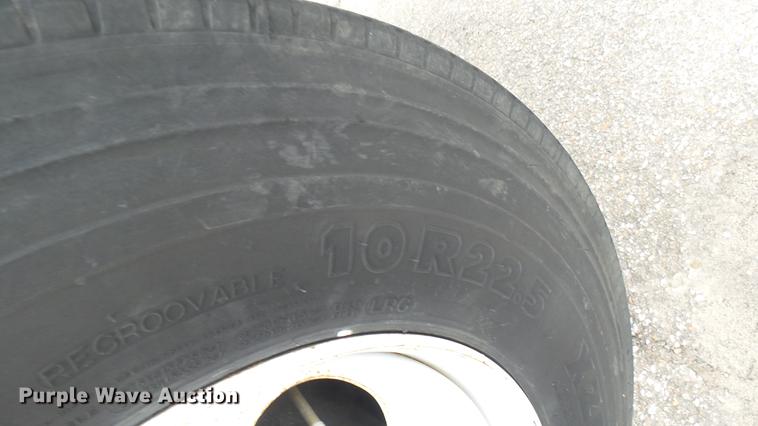 image for item DC2483 1996 International 4700 oil distributor truck