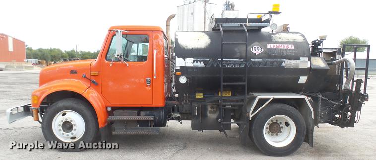 image for item DC2484 1996 International 4700 oil distributor truck