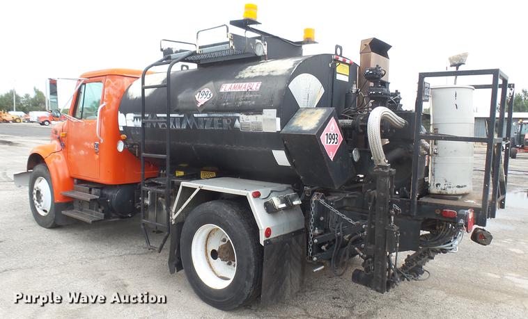 image for item DC2484 1996 International 4700 oil distributor truck