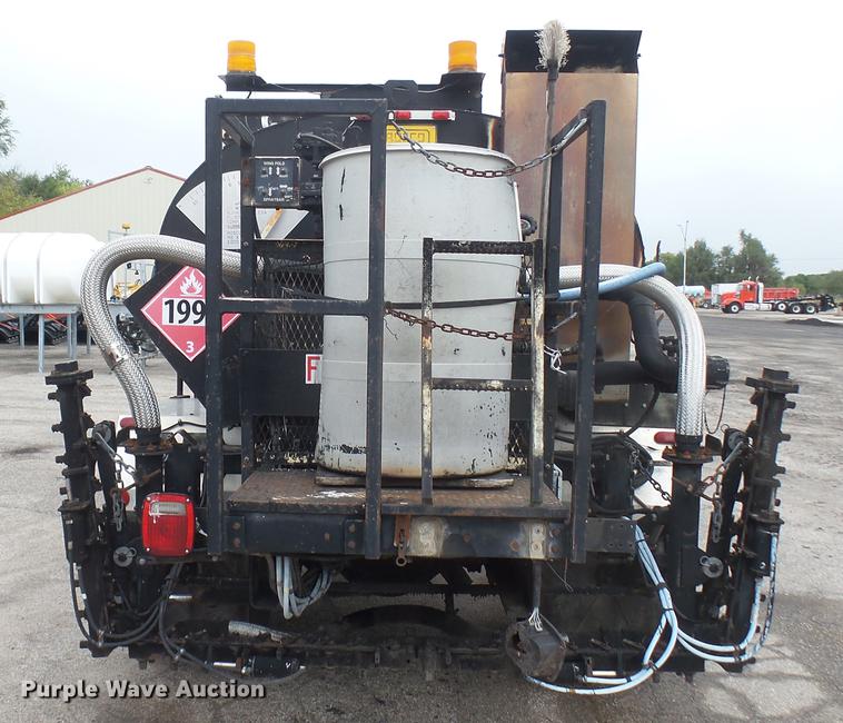 image for item DC2484 1996 International 4700 oil distributor truck