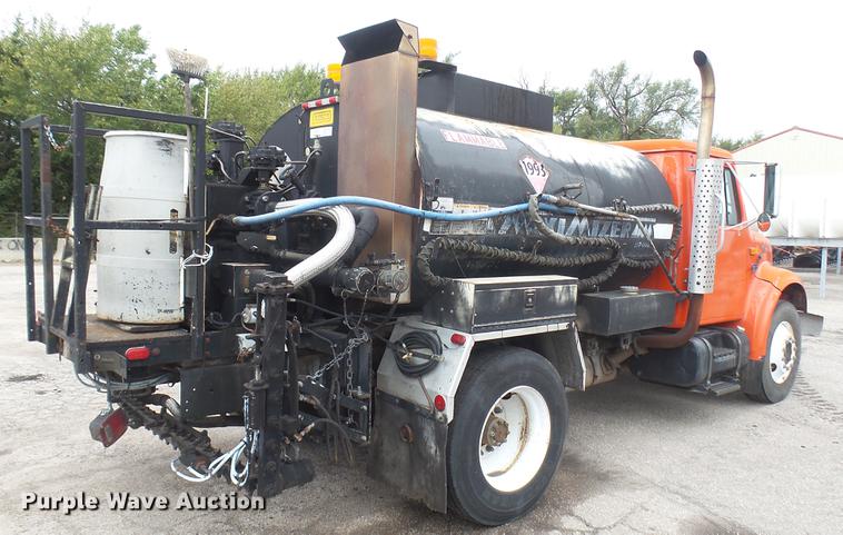 image for item DC2484 1996 International 4700 oil distributor truck