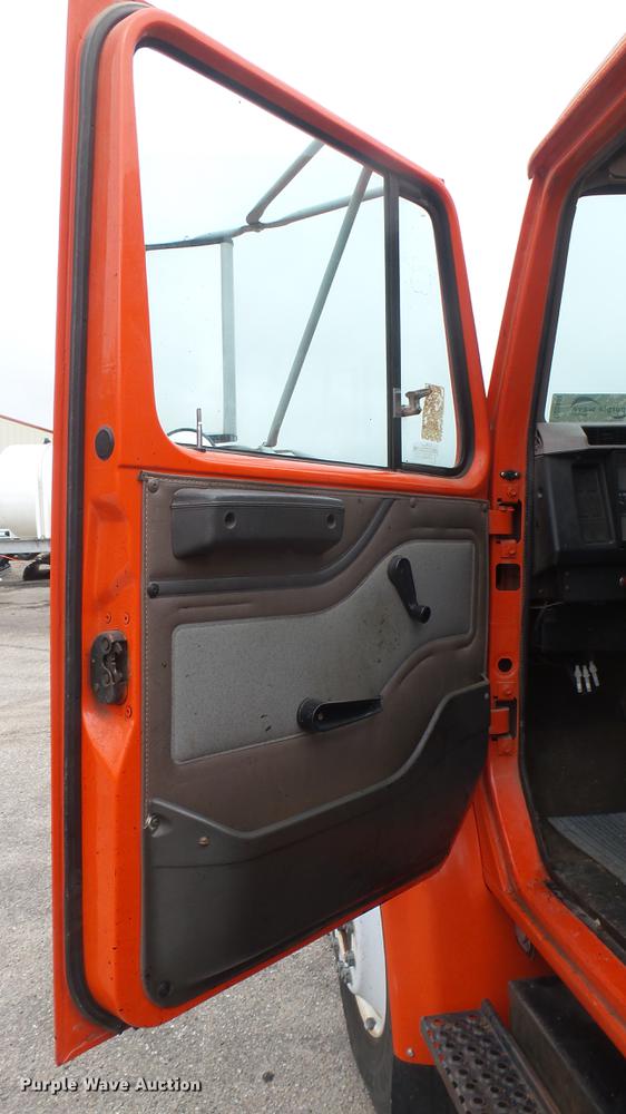 image for item DC2484 1996 International 4700 oil distributor truck