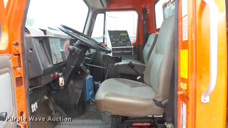 image for item DC2484 1996 International 4700 oil distributor truck