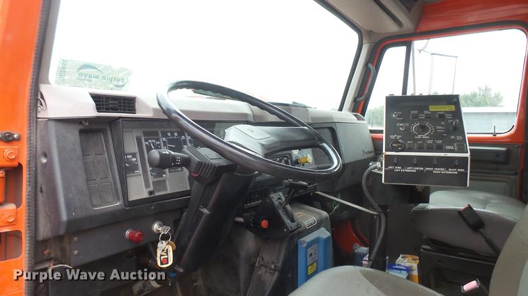 image for item DC2484 1996 International 4700 oil distributor truck