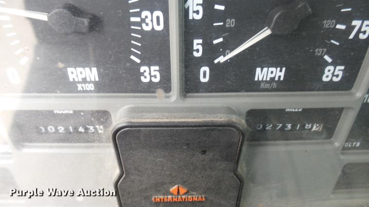 image for item DC2484 1996 International 4700 oil distributor truck