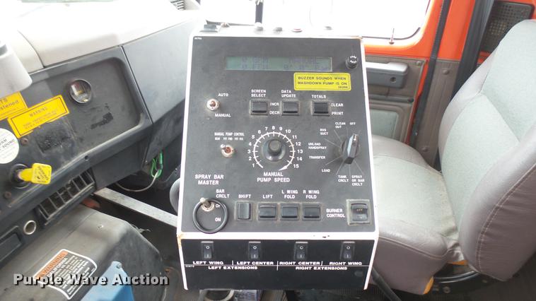 image for item DC2484 1996 International 4700 oil distributor truck