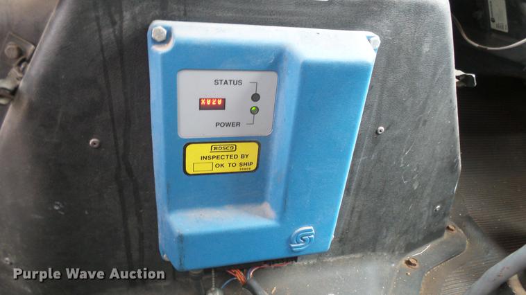 image for item DC2484 1996 International 4700 oil distributor truck