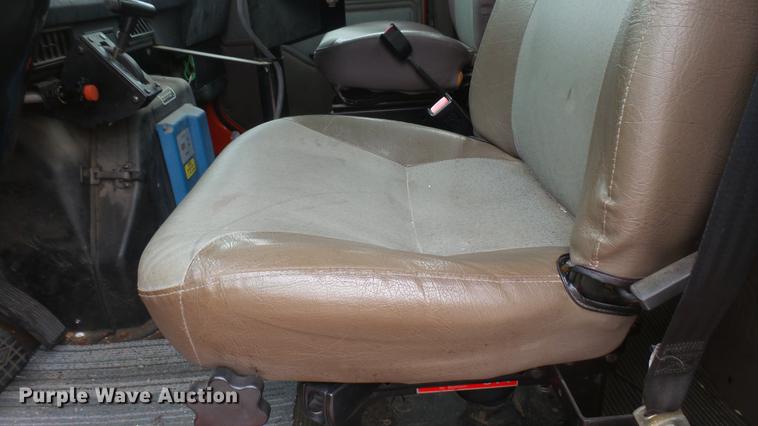 image for item DC2484 1996 International 4700 oil distributor truck