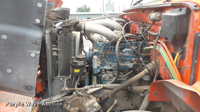 image for item DC2484 1996 International 4700 oil distributor truck