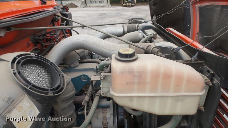 image for item DC2484 1996 International 4700 oil distributor truck