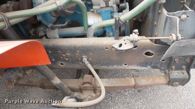 image for item DC2484 1996 International 4700 oil distributor truck