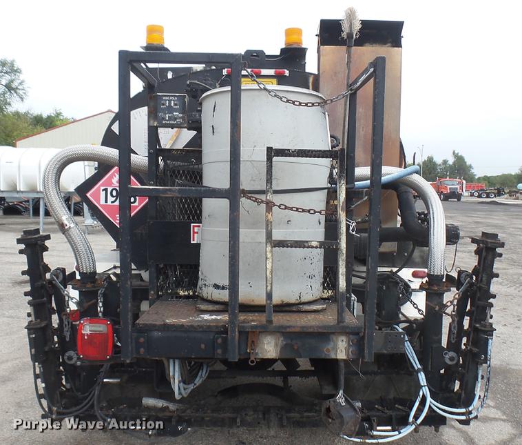 image for item DC2484 1996 International 4700 oil distributor truck