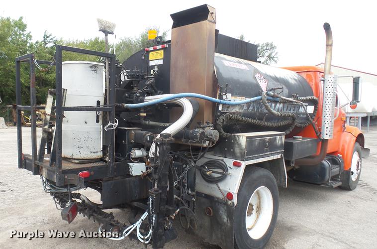 image for item DC2484 1996 International 4700 oil distributor truck