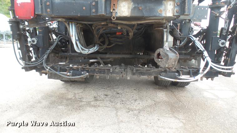 image for item DC2484 1996 International 4700 oil distributor truck