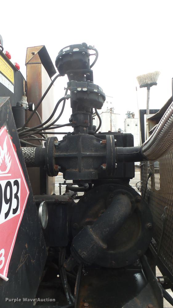 image for item DC2484 1996 International 4700 oil distributor truck