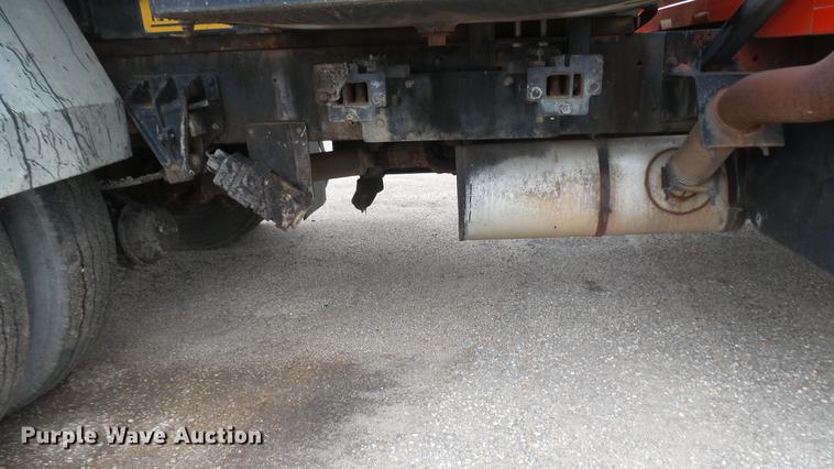 image for item DC2484 1996 International 4700 oil distributor truck