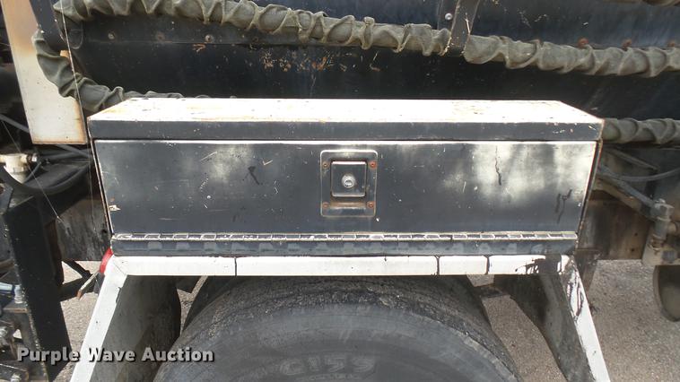 image for item DC2484 1996 International 4700 oil distributor truck