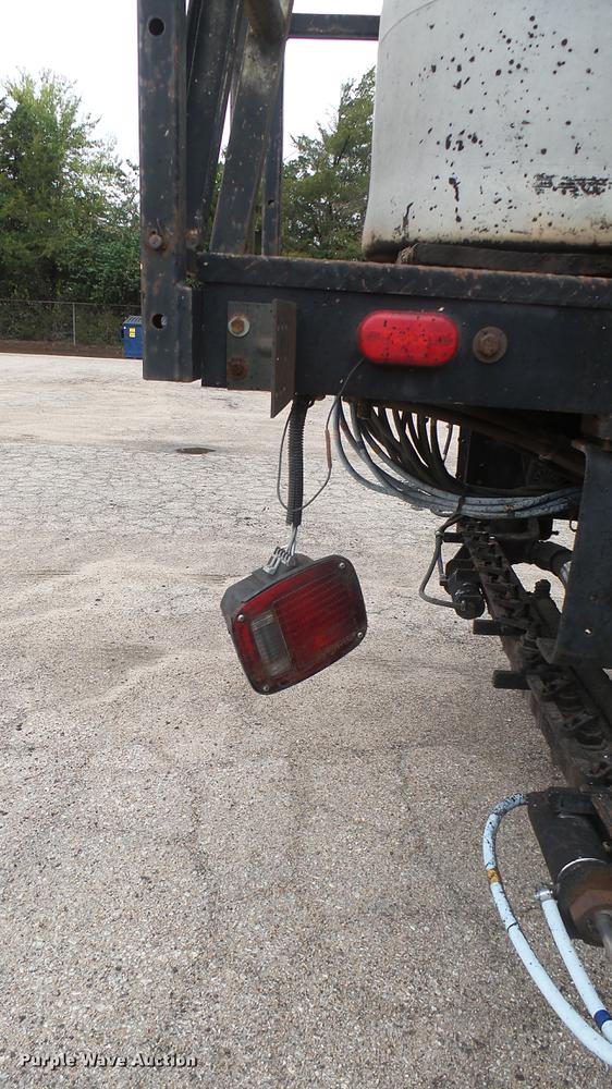 image for item DC2484 1996 International 4700 oil distributor truck