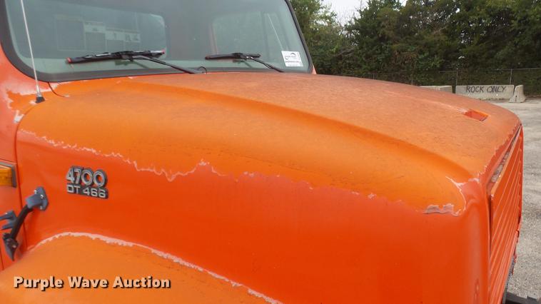 image for item DC2484 1996 International 4700 oil distributor truck