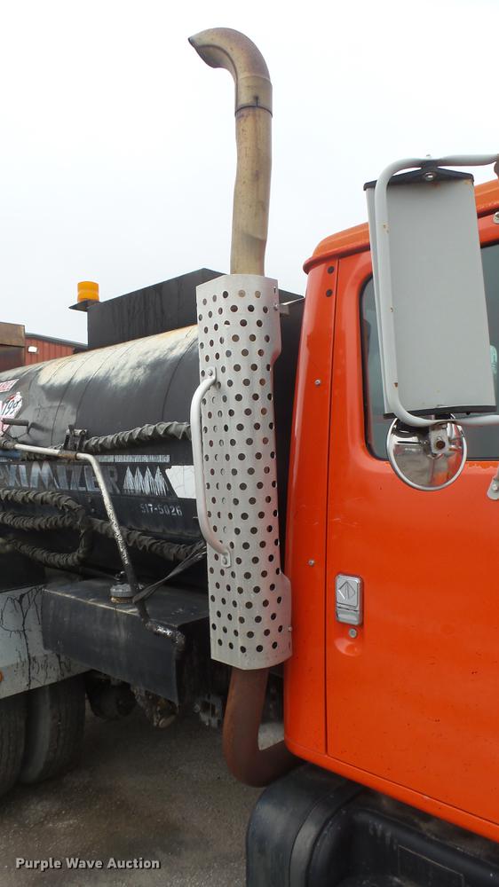 image for item DC2484 1996 International 4700 oil distributor truck