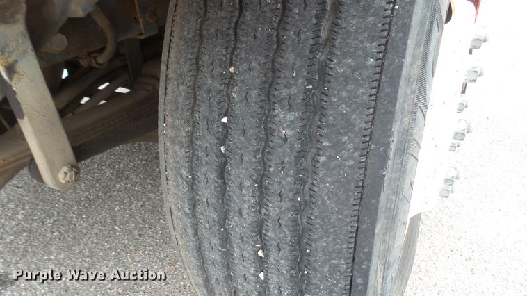 image for item DC2484 1996 International 4700 oil distributor truck