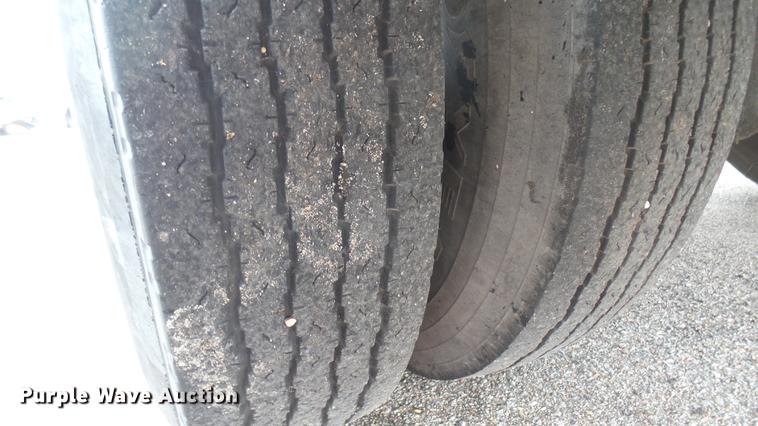 image for item DC2484 1996 International 4700 oil distributor truck