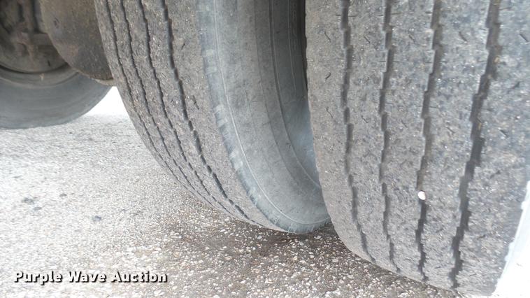 image for item DC2484 1996 International 4700 oil distributor truck