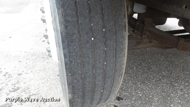 image for item DC2484 1996 International 4700 oil distributor truck