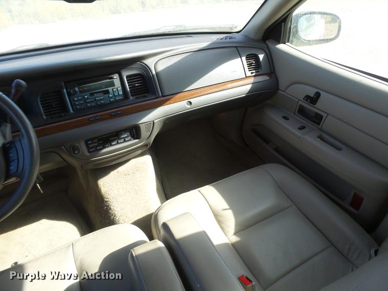 image for item DC3842 2008 Ford Crown Victoria