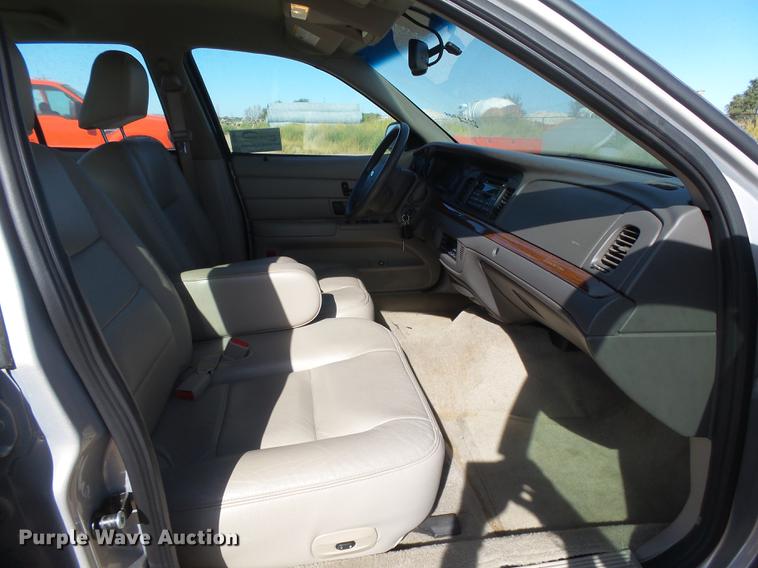 image for item DC3842 2008 Ford Crown Victoria