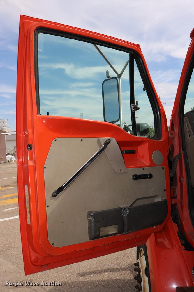 image for item DD0073 2001 Sterling LT7501 dump truck