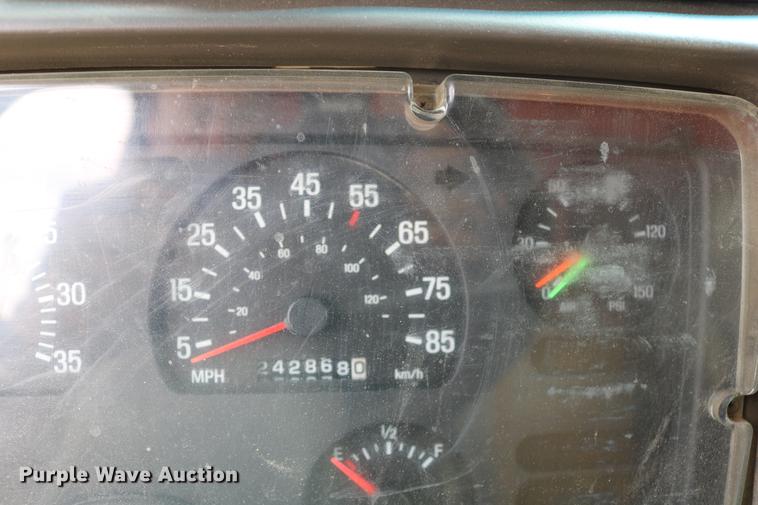 image for item DD0073 2001 Sterling LT7501 dump truck