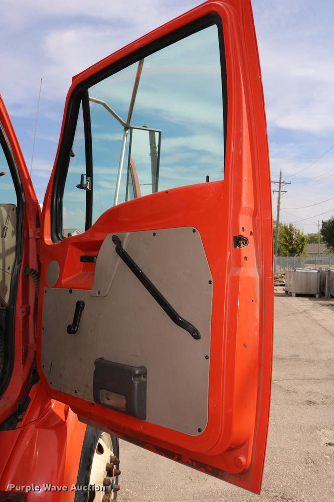 image for item DD0073 2001 Sterling LT7501 dump truck