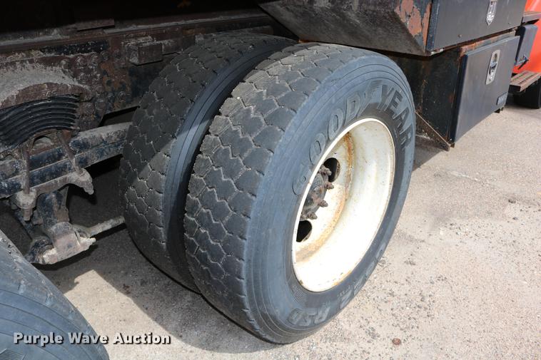 image for item DD0073 2001 Sterling LT7501 dump truck